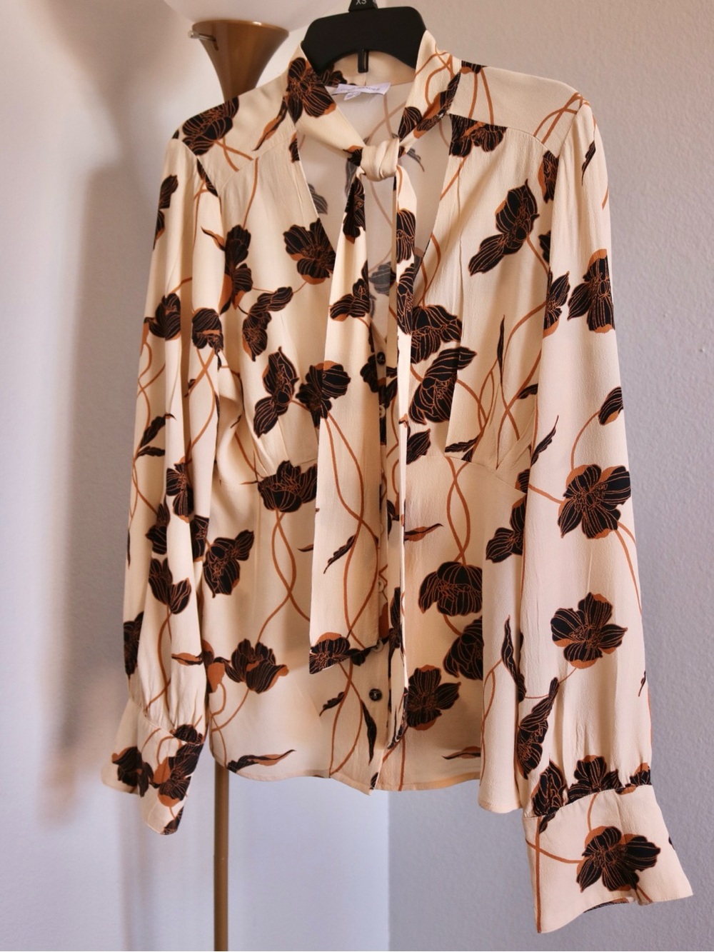 Lost + Wander Floral Tie Neck Blouse Size L Structured Button Front Boho